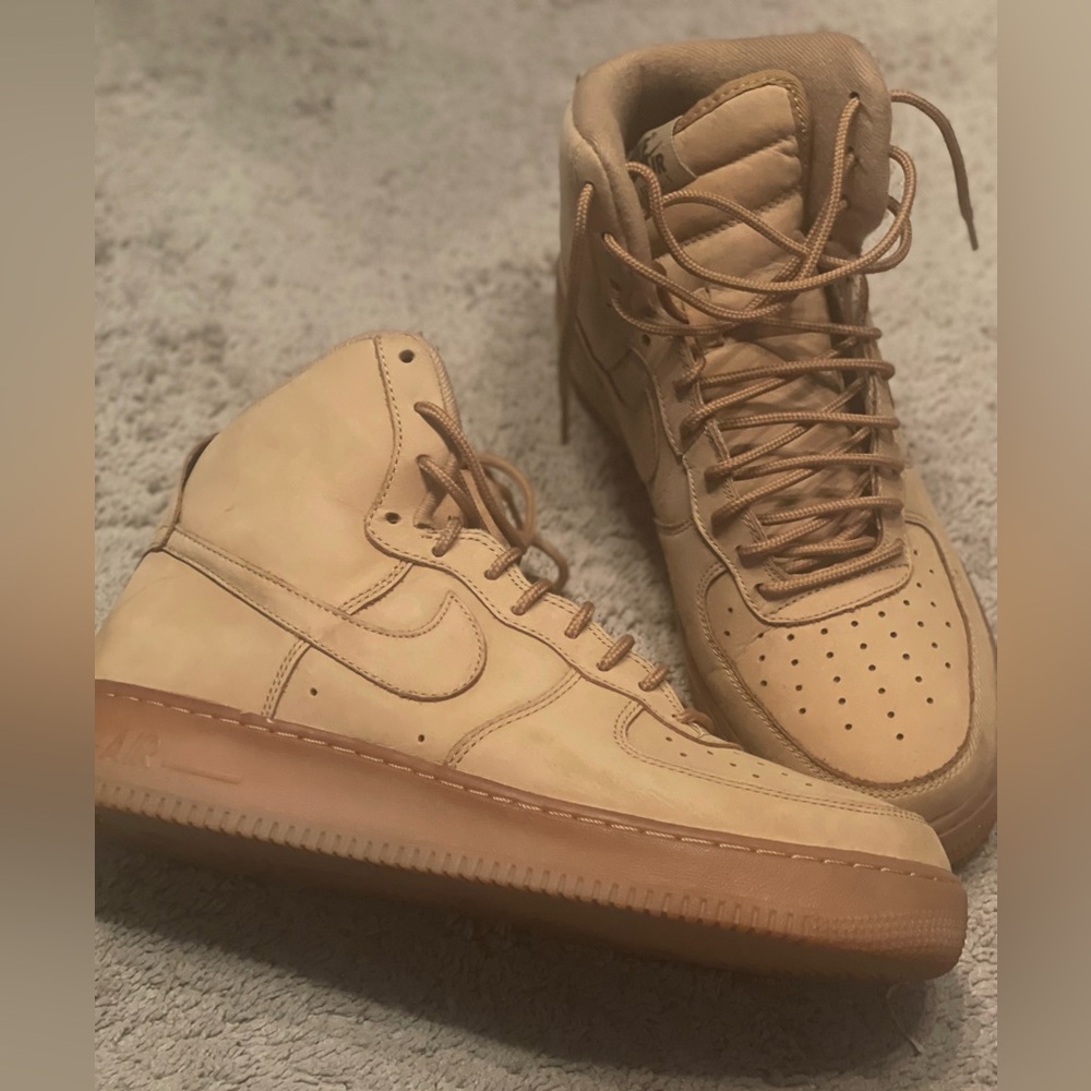 Men’s Nike Wheat size 11 Gently worn